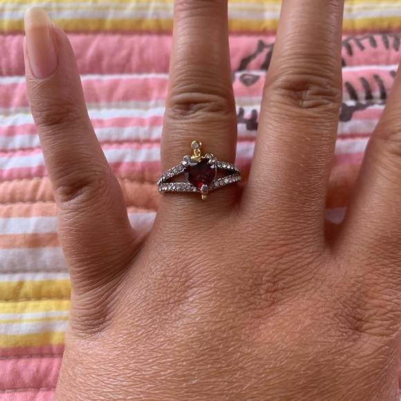 NWT Disney Villain Snow White Evil Queen Heart Dagger Ring - Picture 4 of 6